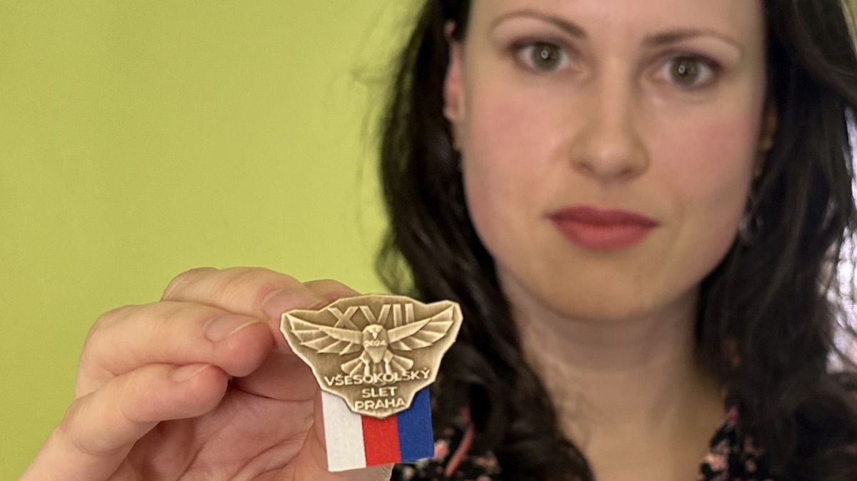 Medailérka navrhla podobu odznaku pro všesokolský slet. Dostane ho dvacet tisíc cvičenců